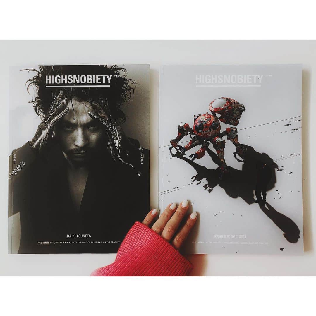 潘めぐみさんのインスタグラム写真 - (潘めぐみInstagram)「「HIGHSNOBIETY JAPAN」 . 明日の午前は、これを読みます。（宣言） . お仕事前のおうち時間。 . 常田さんも、攻殻も大好きなので、選べませんでした。 . （表紙違いの同じ号） . 神山さん×荒牧さん×常田さんのインタビューも掲載されています。 . 音楽に、ファッションと、とてもクリエイティブな一冊です。 . え、ヴィトンに、ディオールに、マルジェラ、アクネ まで。 . 神か。← . 人の思考や感覚に触れるのが、大好きなんで、刺激されます。 . #HIGHSNOBIETY #HIGHSNOBIETYJAPAN . #攻殻機動隊SAC_2045 . #神山健治 #荒牧伸志 #常田大希」4月4日 21時09分 - han_meg_han