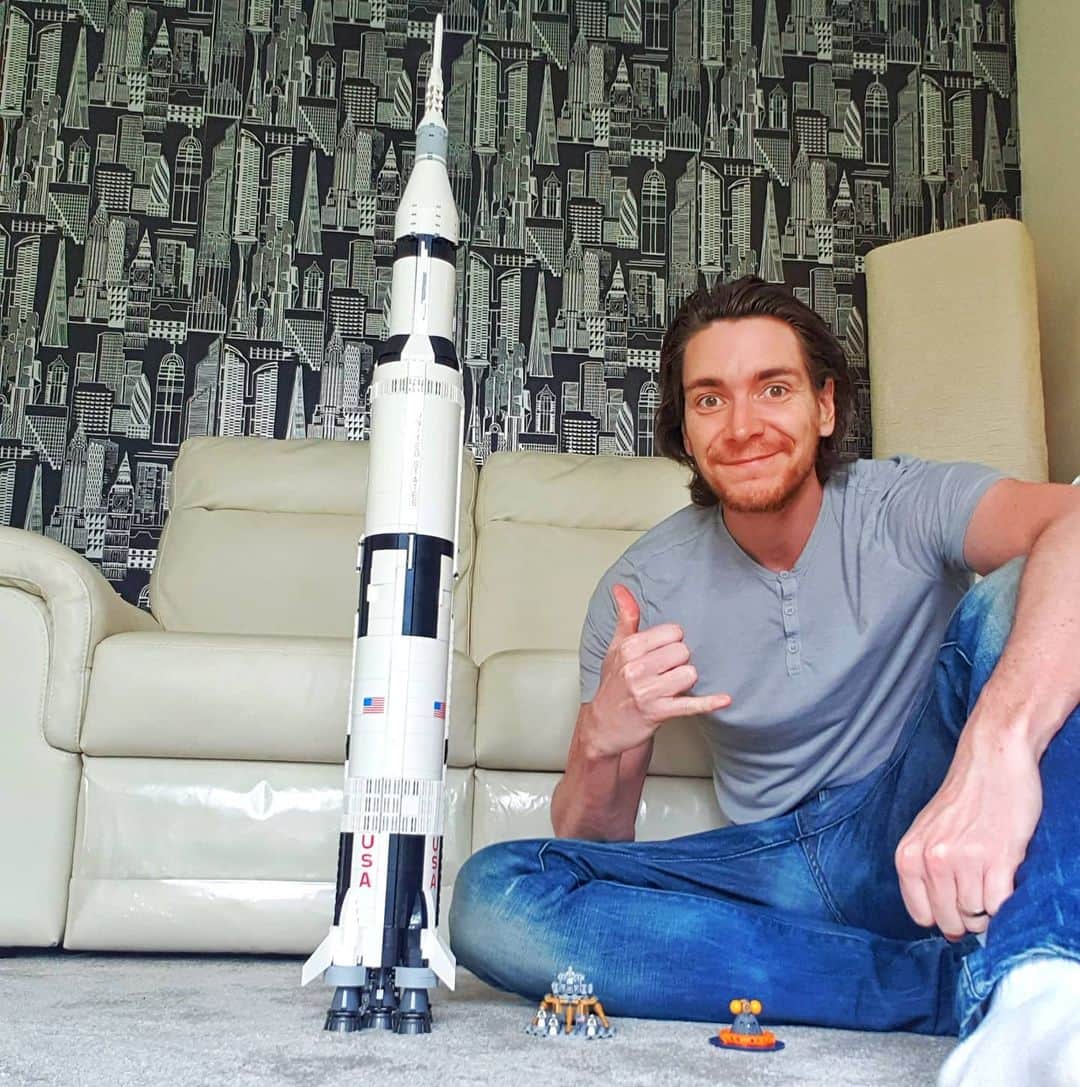 ジェームズ・フェルプスさんのインスタグラム写真 - (ジェームズ・フェルプスInstagram)「Lockdown productivity.. 1969 @lego pieces & 7hrs later and I've got a Saturn V rocket (complete with the CM,SM&LM) #apollo #timeforplay #spacenerd 🤓🚀👨‍🚀」4月4日 21時25分 - jamesphelps_pictures