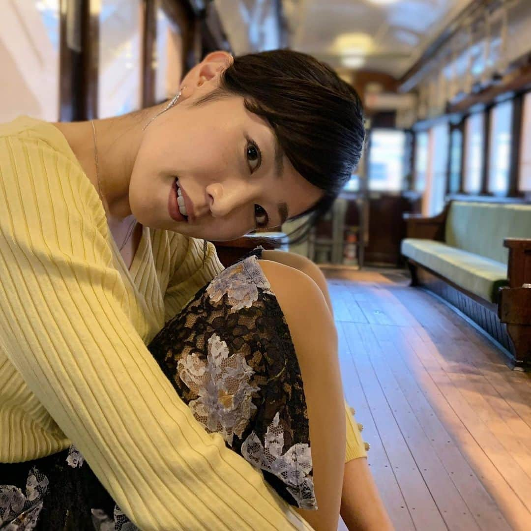 佐藤美樹さんのインスタグラム写真 - (佐藤美樹Instagram)「ぽつん。 +:-・:+:-・:+:-・:+:-・:+:-・:+:-・: #横浜市電  #市電  #レトロ列車  #電車  #横浜  #500型  #ロケ  #ハマナビ  #ポートレート  #懐かしい気持ち  #市電が好きになりました #リポーター  #フリーアナウンサー  #女子アナ  #佐藤美樹」4月4日 21時30分 - satomiki0224