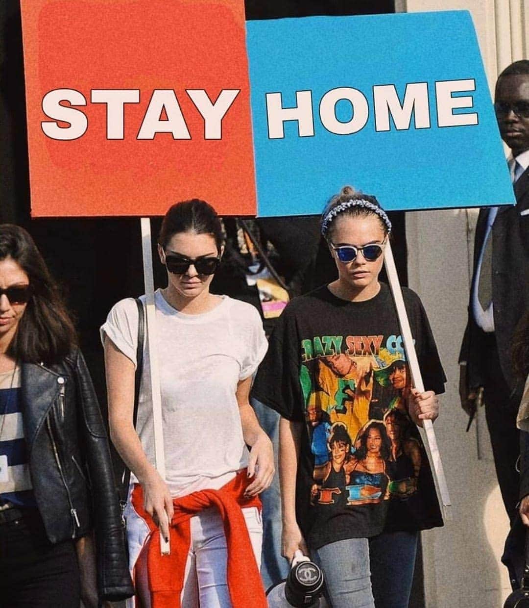 カーラ・デルヴィーニュのインスタグラム：「#StayHome #StayHome #StayHome」