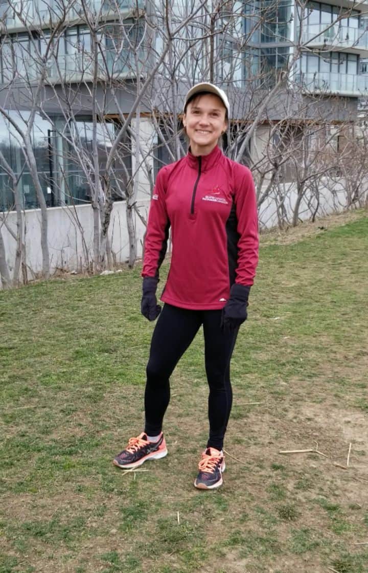 リュボーフィ・イリュシェチキナのインスタグラム：「This is the exercise that I use during my off ice warm ups. I find it helpful for strength, power explosion, landing absorption and balance.  For sure it helps to keep my legs working when I dont have access to the rink or gym.  #workout #exercise #squats #pistolsquat #onefootsquat #power #skatecanada #patinagecanada #patinagequebec #jacksonultima #spreadtheinfonotthevirus #jacksonfamily #gym  @ma.lallier」