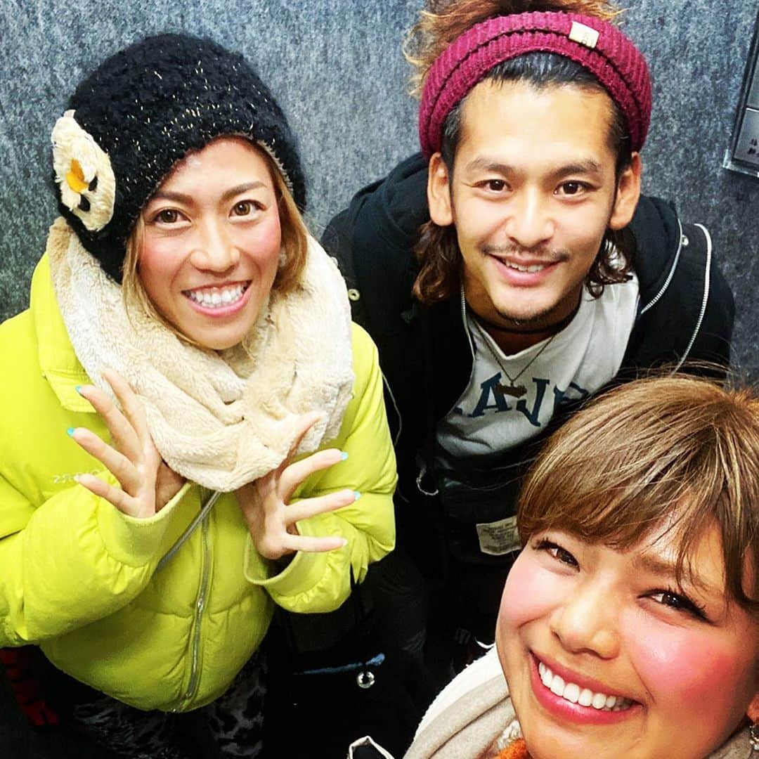 のインスタグラム：「#いきなりマリッジ お疲れ様🙋‍♂️の @natsukiii78 とレッスン通ってた  #あいのり @kuro_risa のいつかの3人会✍️ ナツキちゃんが4月6日の #深いい話 に登場するらしい！🙋‍♂️ 見なくては！！」