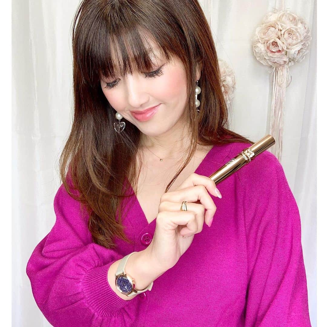 のインスタグラム：「💓💓💓 . 優秀なまつ毛美容液に出会えたの( ꇐ₃ꇐ )💓 @hito.cell ✔ Dr.HITOCELL . ヒト幹細胞培養液配合で 根元から毛髪を刺激✨ 老化やストレスによる育毛周期の改善で 毛髪サイクルを覚醒させるの♡ 眉毛にも使えるから期待大💕💕 . . . ✩ ⋆ ✩ ⋆ ✩ ⋆ ✩ ⋆ ✩﻿ ⋆ ✩ ⋆ ✩﻿ 文字盤がキラキラなおꫛꫀꪝ✧‧˚⌚ @liakulea_japan 文字盤に刻まれたブランドロゴと 6時と9時の位置に配置されたストーンで マイナーチェンジ✨✨ . ピンクとブルーを持っているから 合わせやすいグレーにしたよ🐰💭💞 . . クーポンコード 「miyukcza」の使用で 10％OFFになるので 良かったら使ってね🎟 . . . #ドクターヒトセル #まつげ美容液#まつ育#マツ育#マツエク#まつえく#目元#目力#ヒト幹細胞コスメ#コスメ#コスメマニア#新作コスメ#目元ケア#コスメ好きさんと繋がりたい  #腕時計 #liakulea #腕時計 #時計 #腕時計倶楽部 #手元倶楽部#リアクレア#時計好きな人と繋がりたい #ウォッチ#今日の手元#シンプルコーデ #きれいめコーデ #きれいめカジュアル #お洒落さんと繋がりたい #インフルエンサー #stayhome #お家時間 . ✩ ⋆ ✩ ⋆ ✩ ⋆ ✩ ⋆ ✩﻿ ⋆ ✩ ⋆ ✩﻿ 見て下さった方(*´︶`*)♡Thanks!💓💓💓」
