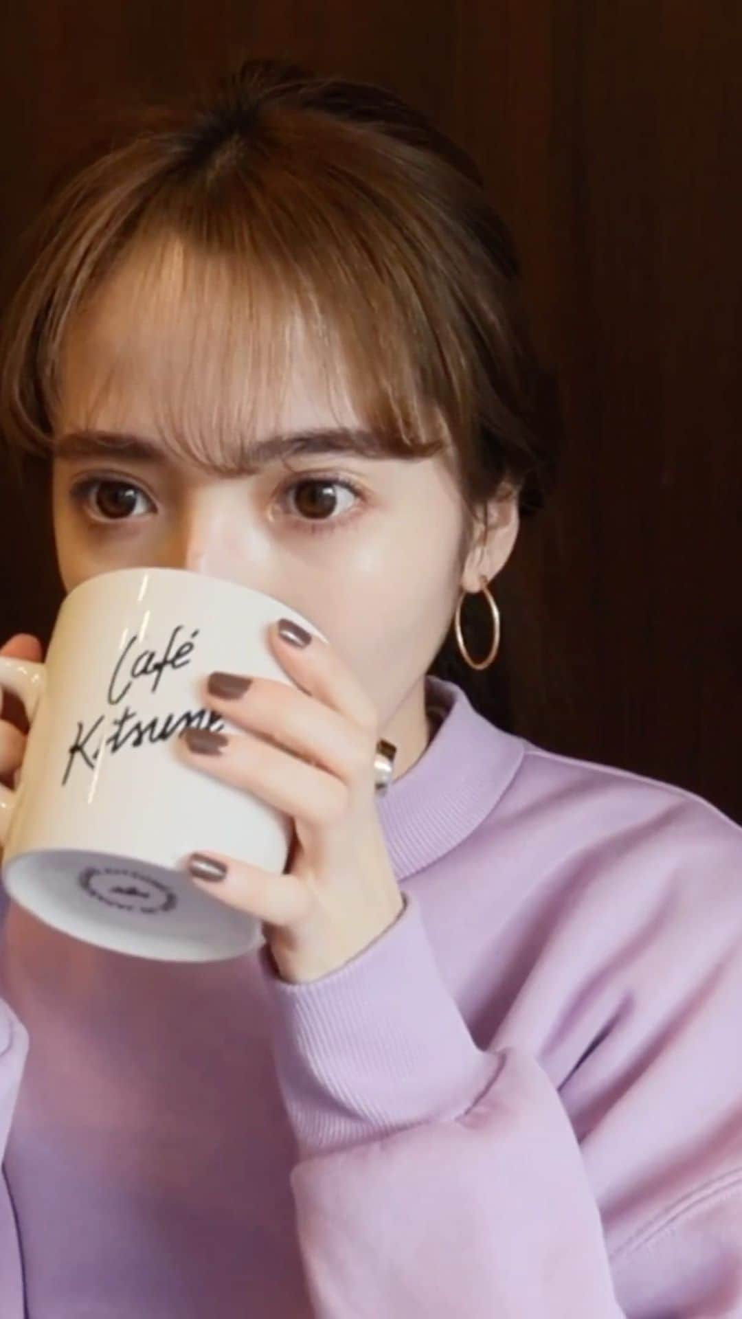 平木愛美のインスタグラム：「実はこのあいだのshotは、YouTube動画から切り取ったものでした🕊  前にインスタでも書いたことはあるのですが、改めて動画で、色々なポイントをご紹介！  おうち時間を過ごすなかで免疫力を高める為に、こんなふうな日々を送っています。  シュールすぎる鼻うがいシーンは、できれば観ないでください🤦‍♀️🤷‍♂️💞💫🚀笑  でもなんかね、個人的にですが、本当に花粉症も今年つらさを全然感じてないし、 効果があると実感してるのです…🤴❤️ はやく安心できる穏やかな日々が訪れますように。  #免疫力アップ #免疫力 #鼻うがい #花粉症」