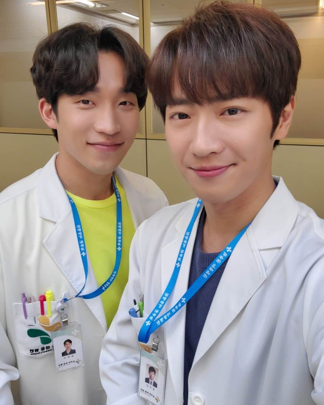 イ・サンヨプのインスタグラム：「#한번다녀왔습니다  #내동생이상이 #거꾸로해도이상이 #윤재석이상이」