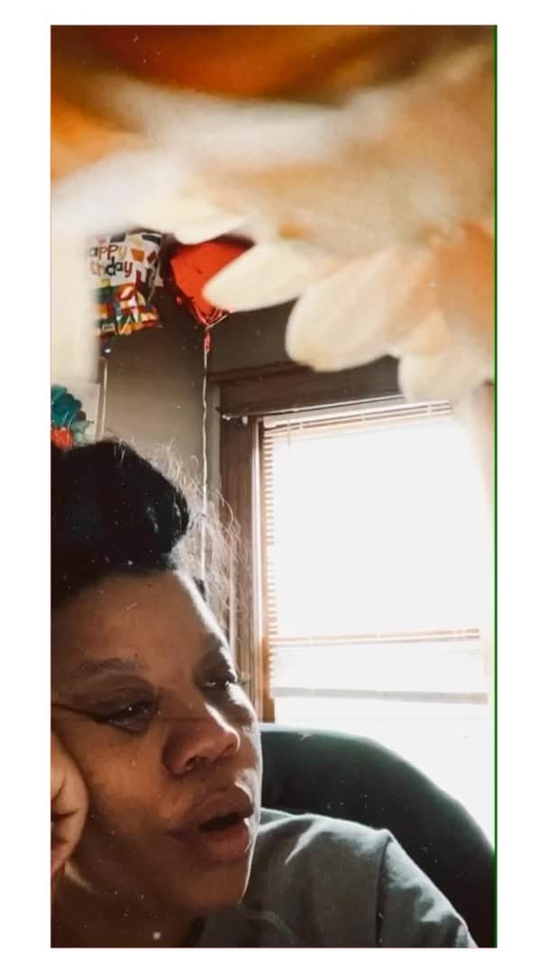 カミラ・マーシャルのインスタグラム：「This was YESTERDAY, about AN HOUR  after I learned of BILL WITHERS PASSING. SOBBING and choked up, all I knew to DO was SING HIS SONG through my tears. My parents played his MUSIC, I played his music, but in the past SIX YEARS he became a MENTOR to me as I truly SOAKED IN his music and his SPIRIT. Thank you MR. BILL for your GRACE, HUMILITY AND SONG. One of the greatest to do it. • • • #billwithers #leanonme #stories #restinpeace #drowninmyowntears」