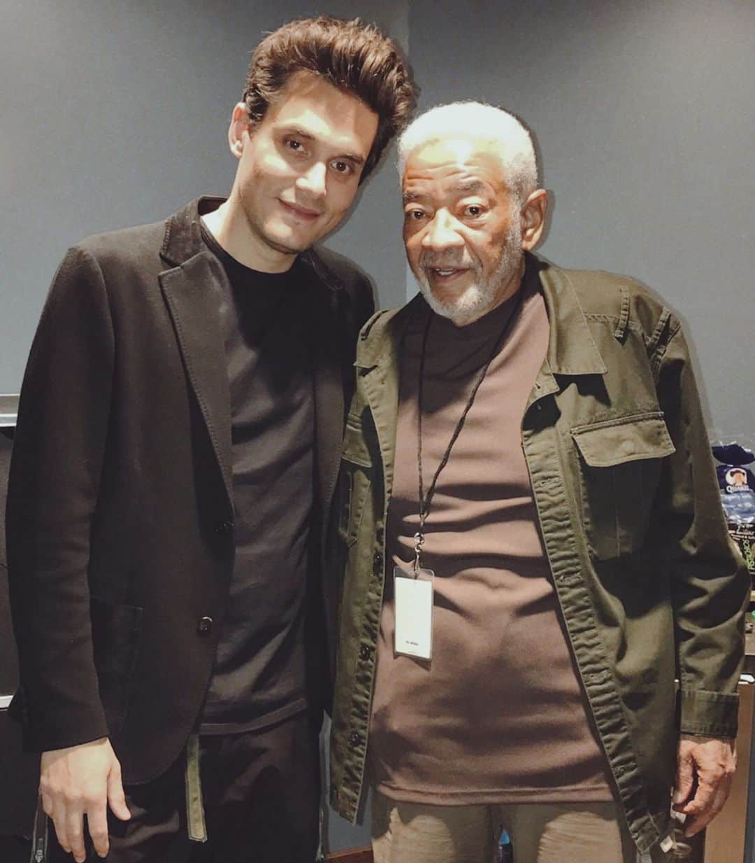 ジョン・メイヤーのインスタグラム：「Bill Withers was one of the smartest people I’ve ever known. His thinking was so clean, so spotless. He saw the world with such clarity, and could communicate his point of view in the most eloquent, vivid way. Everything I ever heard him say was sage and useful. Bill Withers was good to the world, and he was good for the world. He wrote music as primal and spiritually necessary as psalms. His songs will live forever, and they will continue to make us better, more realized people. Even though he stepped away from the stage years ago, he continued to move and inspire people through his brilliant interactions with them. He will be so missed, and you can be sure that when we can gather again, we will sing out and celebrate him. He will be missed and cherished forever. ❤️」