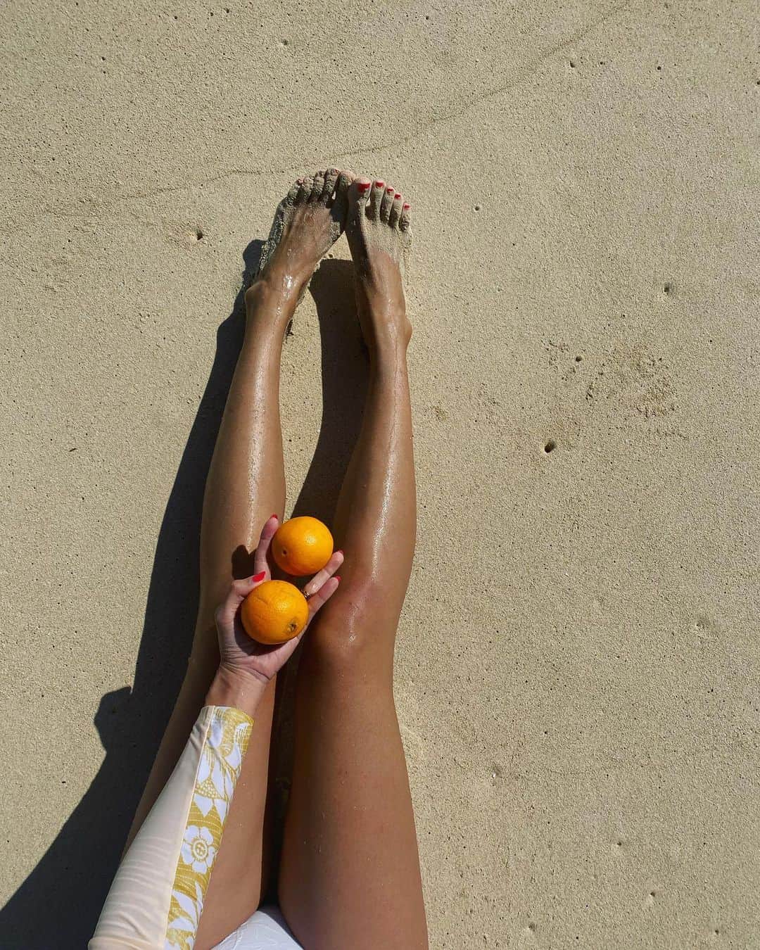 Mieさんのインスタグラム写真 - (MieInstagram)「オレンジは1日2個、リンゴは1個、それにイチゴを5個食べれた日が理想🧡  #ハワイ生活　#サーフィン　#海でのオヤツ　#VitaminC」4月5日 8時49分 - miefromhawaii