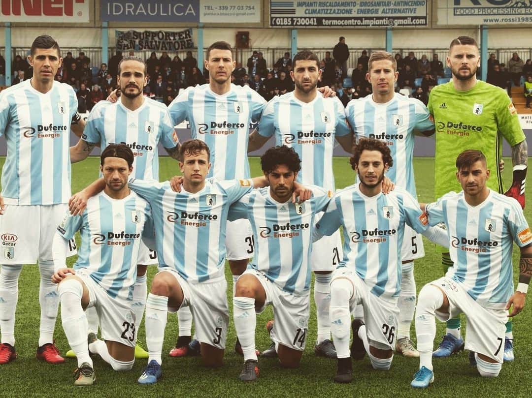 ジュゼッペ・デ・ルカのインスタグラム：「We will get through this, and we will come back stronger than ever...!! 🦁🦁⚪️🔵😜😜🇮🇹.」