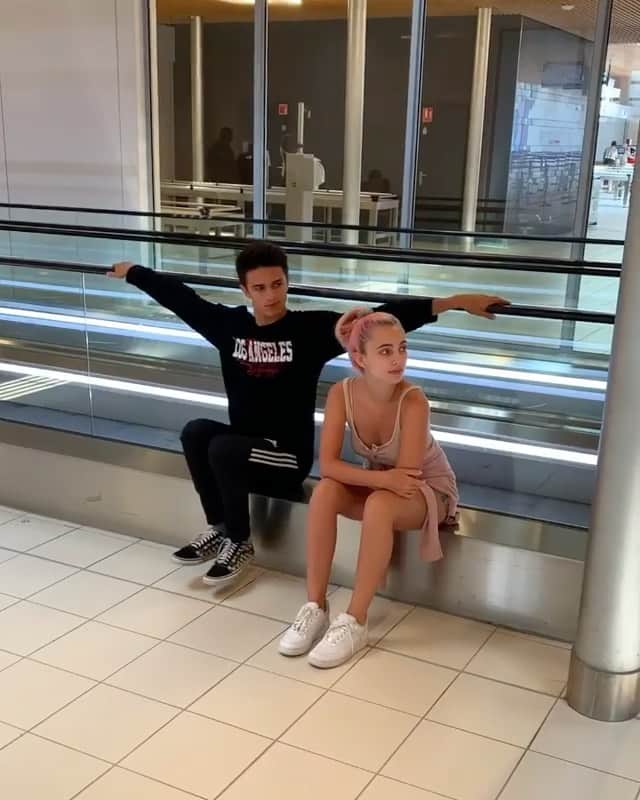 Brent Riveraのインスタグラム：「When you see a cute girl in the airport😍😂 @lexihensler」