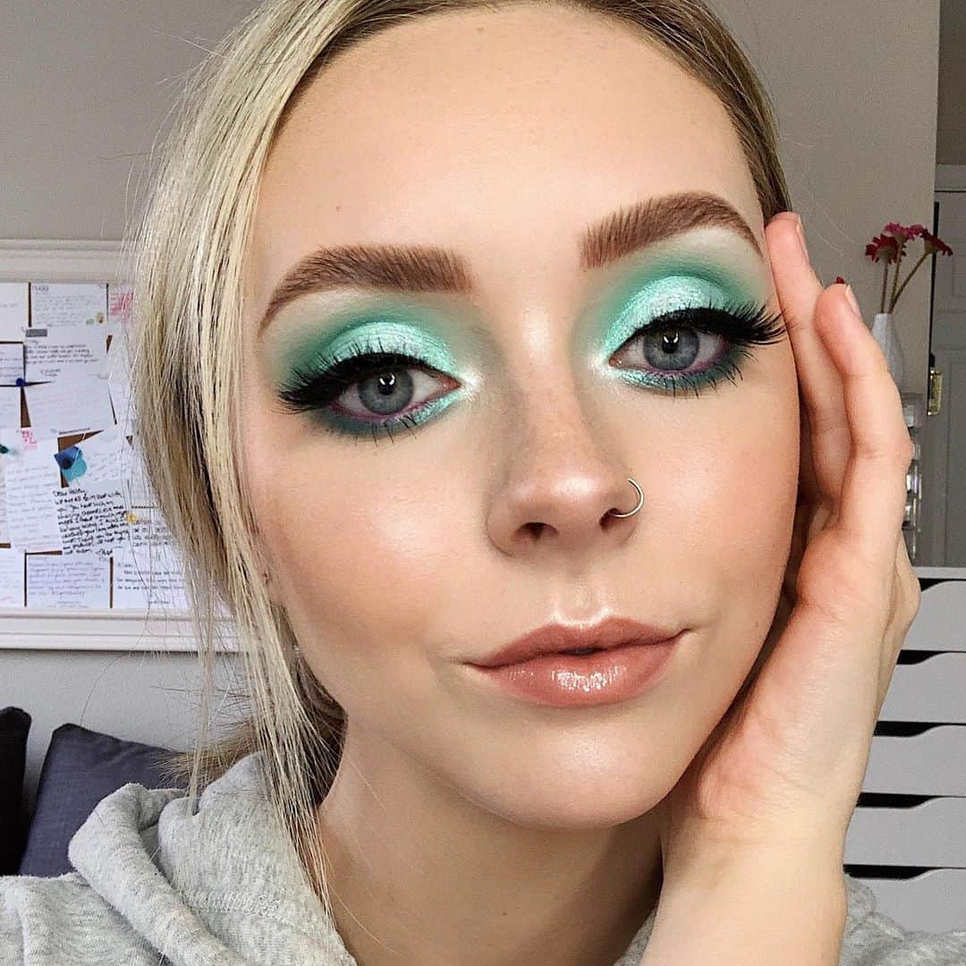 Haley Wightさんのインスタグラム写真 - (Haley WightInstagram)「Just posted a new tutorial on my channel, link in bio 💙」4月5日 5時23分 - cosmobyhaley