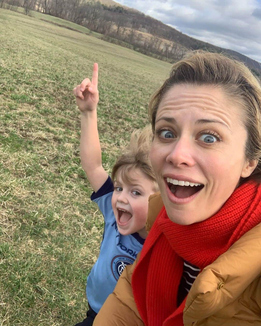 クレア・コフィーのインスタグラム：「FRESH AIR FTW!!!」