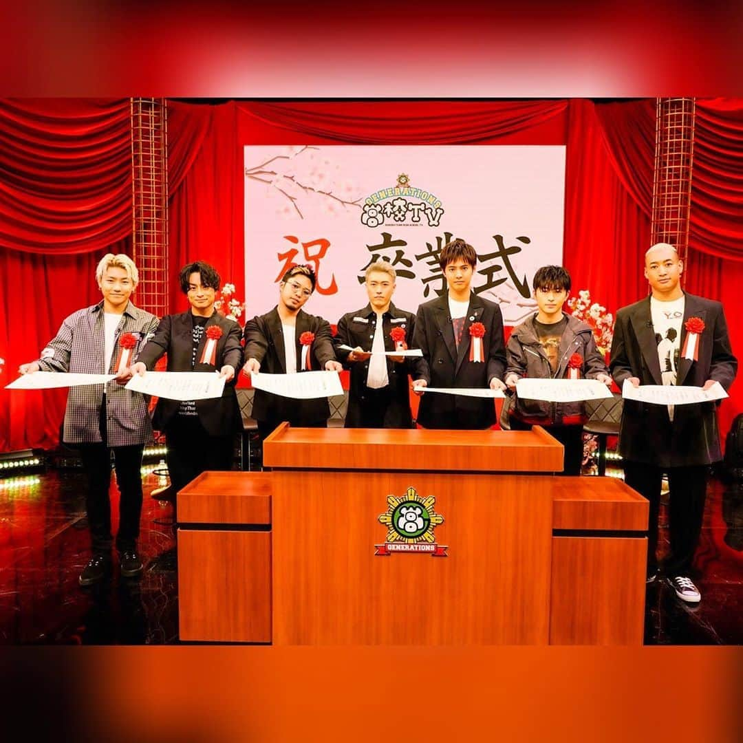 GENERATIONS高校TVさんのインスタグラム写真 - (GENERATIONS高校TVInstagram)「GENEが全国の卒業生へ贈る 🌸GENE高卒業式🌸 . 涙せずにはいられない メンバーの感動エピソード続出😢 . メンバーの思いは 卒業生の皆さんに届いたかな？ 少しでも多くの卒業生に 届いていると嬉しいです☺️ . そしてモザイクアートや答辞への ご協力ありがとうございました🙏 . 皆さんのおかげで メンバーにもスタッフにとっても 思い出に残る卒業式になりました🌸 . 4月に入り、 入学・進学を控えている方、 新生活をスタートする方も この機会に"言えなかったありがとう"を ぜひ伝えてくださいね✨ . 最新曲『ヒラヒラ』 『少年』『旅立ちの日に』の パフォーマンスを見られるのは日曜日まで！ ストーリーからチェックしてね📺 . 本人たっての希望により🐥→🐬！ 🐷🐰🦍👽🐶🐬🥔 . ⚠️番組はAbemaTVでお楽しみください⚠️ 🙅‍♂️動画録画（画面録画）することは禁止されています 🙅‍♂️SNSに番組の動画を投稿するのもNGです . 公式Twitterもチェックしてね✔💡 🔎@gene_kou で検索‼️ .............................🏫.............................. #AbemaTV #ジェネ高 #GENE高 #GENERATIONSfromEXILETRIBE #GENERATIONS #GENE #ジェネレーションズ #ジェネ #ジェネ犬 #小森隼 #白濱亜嵐 #数原龍友 #中務裕太 #片寄涼太 #佐野玲於 #関口メンディー #玲於 #亜嵐 #メンディー #gene高卒業式 #言えなかったありがとう #ヒラヒラ #少年 #旅立ちの日に #卒業式  #新生活 #入学生 #新社会人 #おうち時間 #ジェネハウス」4月5日 17時02分 - genekou_official