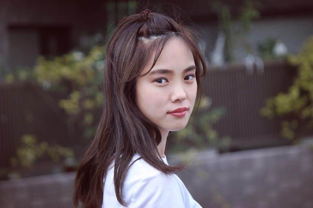 中山来未のインスタグラム：「📹の中から去年の写真🌈 いまよりこどもっぽいです 最近の私の自粛の過ごし方は、ハマっているテラスハウスを副音声で見返す事です 🕴🏻好きなのは、軽井沢編です✨ 軽井沢行きたくなります。今シーズンは明後日が楽しみすぎる🔆」