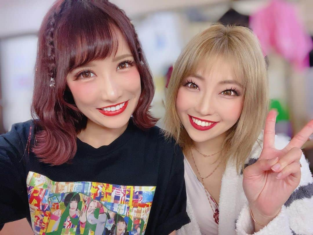 小峰みこさんのインスタグラム写真 - (小峰みこInstagram)「昨日ありー姐さんと一緒に写メ撮ってもらったときの🥰 楽屋ではお隣で、わからないこととかその都度教えてくれるし、たくさん話しかけちゃうけどいつでも受け入れてくれる素敵なお姐さんです🥺✨ 2週目もありー姐さんと一緒で良かった心の底から\( ˆoˆ )/‼️ . 川崎ロック座10日までいますので、よろしくお願いいたします😌 . #川崎ロック座 #踊り子 #strip #脱衣舞 #踊り子 #ストリップ #japanesegirls #asiangirls」4月5日 17時35分 - mico_19911201