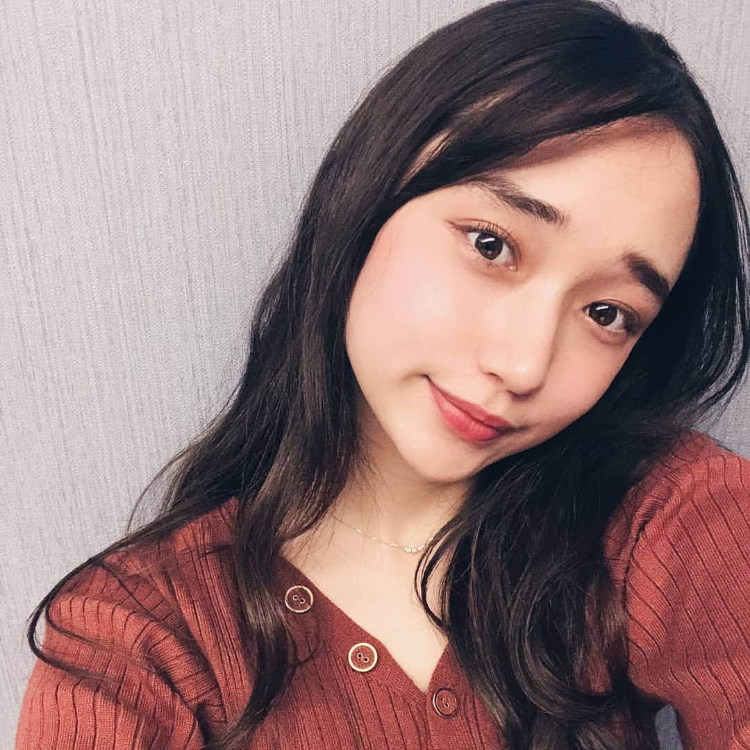 白本彩奈のインスタグラム：「お知らせ お二つさせてください！  明日、10:00- フジテレビ「ワイドナショー」 高校３年生になり初の登場です^ - ^ 😅  そしてこちらも明日、 15:30- NHK-BSプレミアム 山本周五郎ドラマ「さぶ」が再放送されます 🙏  皆様のお家時間に少しでも貢献できますように。  #ワイドナショー #さぶ」