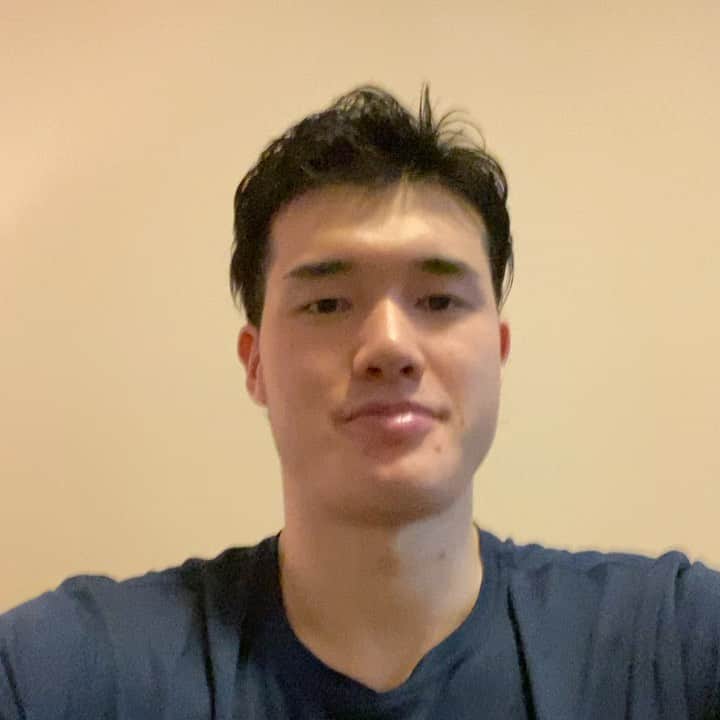 渡邊雄太のインスタグラム：「最初の動画は僕からのメッセージです！今一人一人が出来る事をやってこの危機をみんなで乗り越えて行きましょう！！ 残り6つの動画は家で簡単にできるドリブル練習です！少しでも参考になればと思います！  またNY在住の方のメッセージのURLも貼っときます。この動画をみて僕もより危機感が増しました。みなさんもこの方の思いを聞いてみてください。  https://youtu.be/kRr_j2dq4lE  #stayhome」