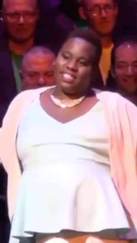アレックス・ニューウェルのインスタグラム：「I was suppose to sing this in San Fran with their gay men’s chorus... but here’s a little taste!」
