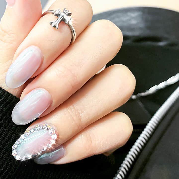 原涼香のインスタグラム：「だいぶ前のだけど💅🏻🖤 ブルーパープルのオーロラミラーがかわいい🧊🧊 ㅤㅤㅤㅤㅤㅤㅤㅤㅤㅤㅤㅤㅤ」