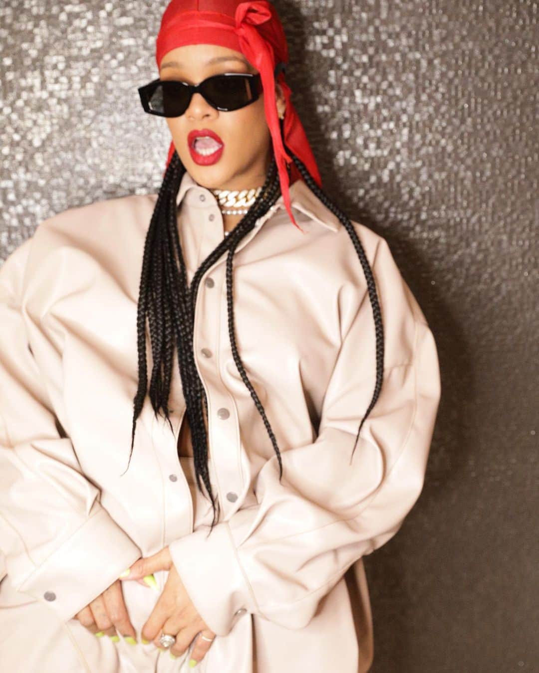 リアーナのインスタグラム：「....@fenty」