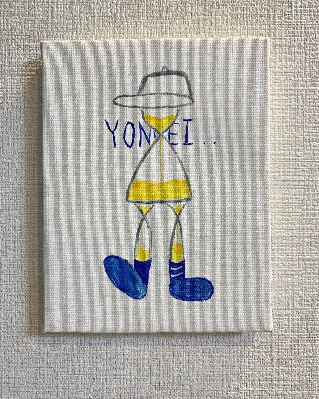 のインスタグラム：「・  お家で絵を描いたー🟨🟦⬜️ ・  #yomei ・  I drew the picture at home🟡🔵⚪️ ・  #新谷あやか #shinyaayaka #actress #女優 #英語の先生 #englishteacher  #picture #絵　#おうちで絵 #yellow  #blue #gray  #お絵かき #stayhome」