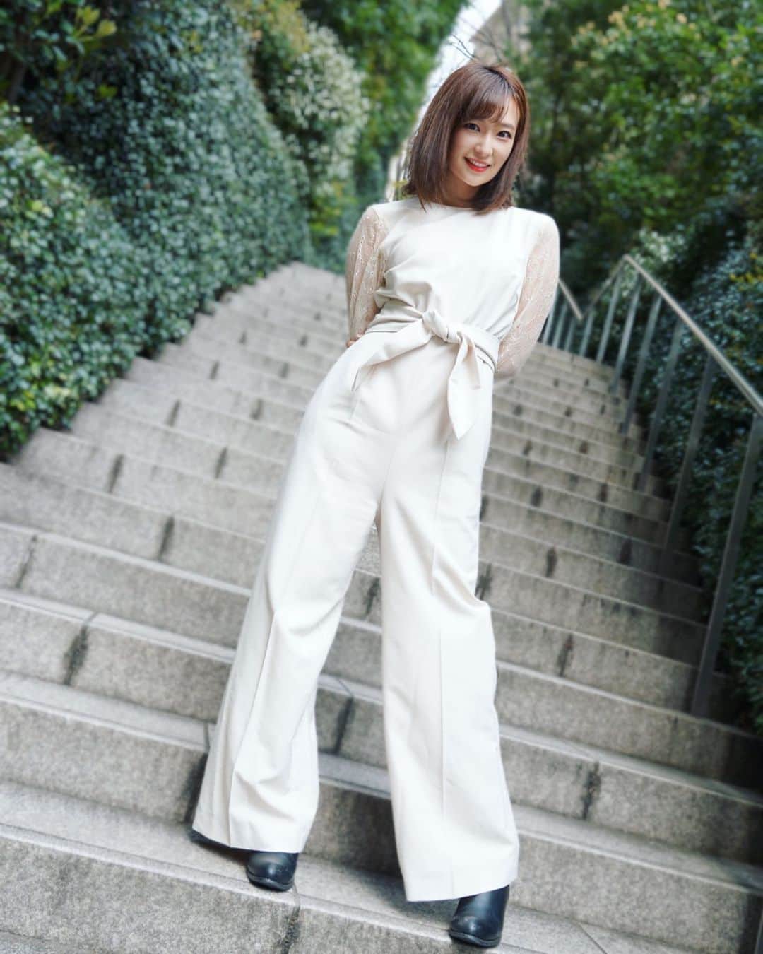 ミクのインスタグラム：「﻿ ﻿ 楽チンで可愛くて足長効果な服👗﻿ ﻿ ﻿ 　#lagunamoon #fashion #ootd #lady #widepants  #goodnight」