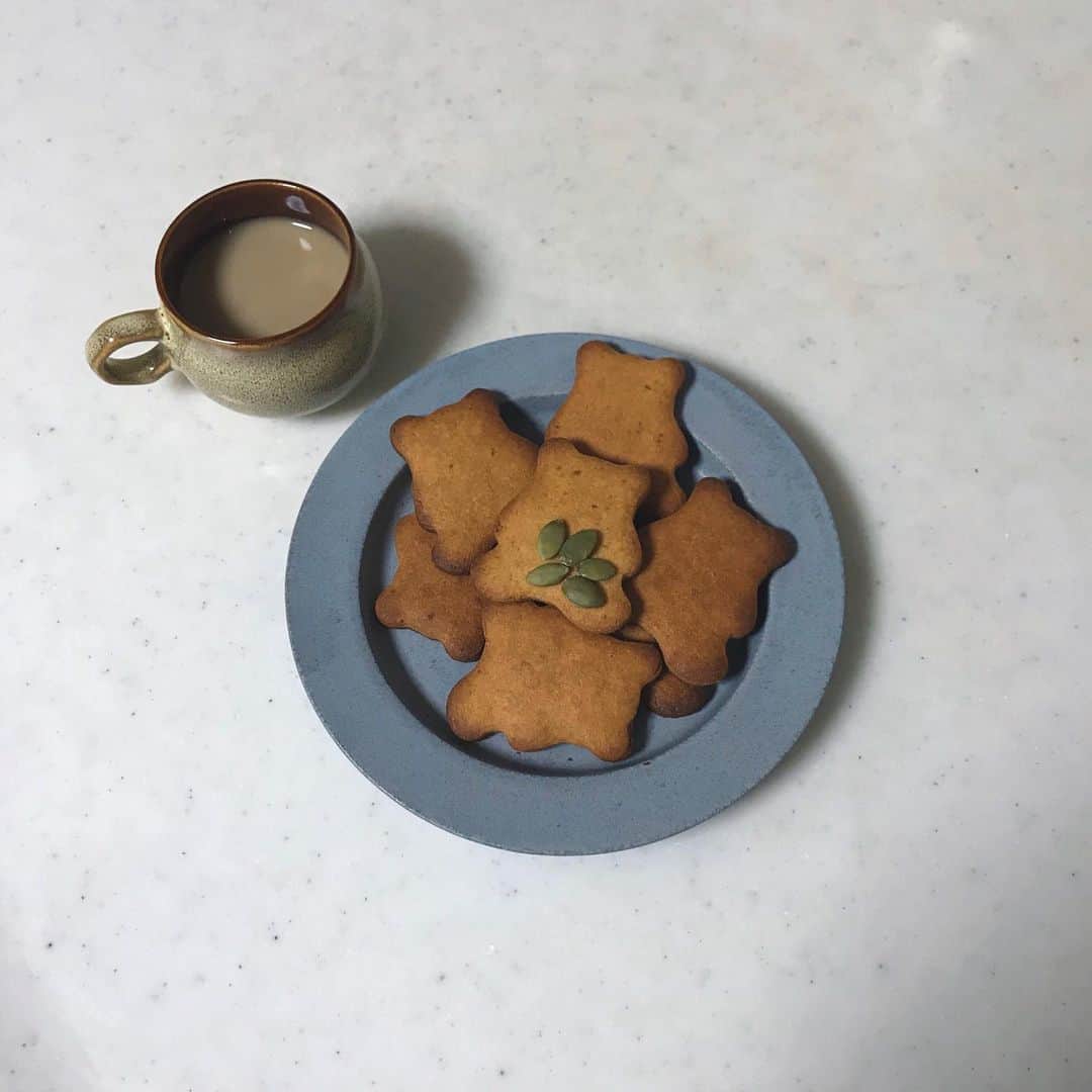 後藤夕貴のインスタグラム：「ㅤ 今日のおうち時間につくった 大豆粉のクッキー 久々にクッキー焼いたけど我ながら美味しかった ☺︎ ㅤ 最近はグルテンフリーに目覚めはじめてます🌿 ＿＿＿＿＿＿＿＿ #グルテンフリー #クッキー作り #おうち時間」