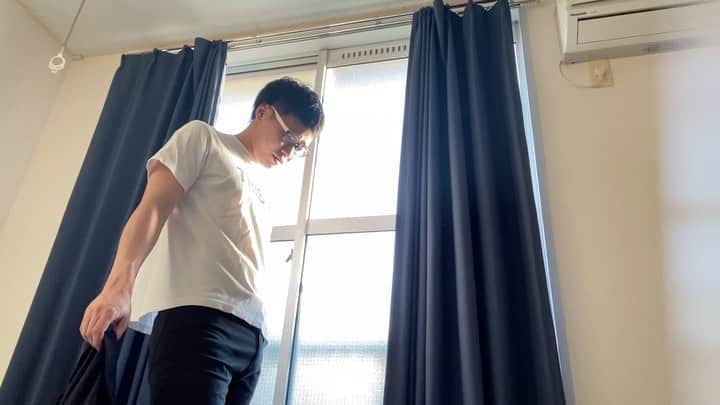 岡下雅典のインスタグラム：「こんなに舞台に立ってないのは芸人なって初めてやな〜。 でも大丈夫や！衣装のジャケット羽織って舞台出る練習は常にしてるからな！」