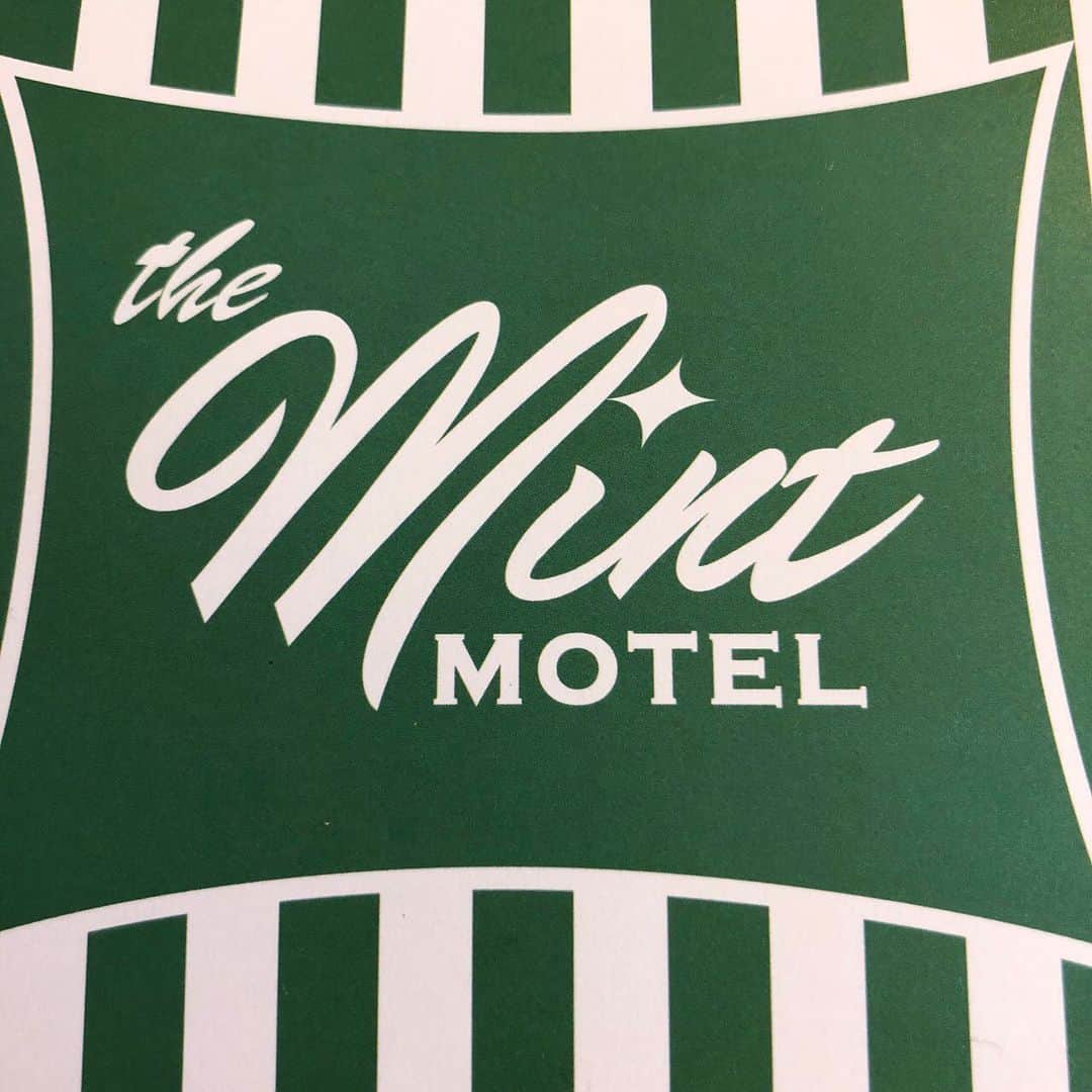 岡本聖子さんのインスタグラム写真 - (岡本聖子Instagram)「「The Mint Hotel」 可愛すぎてやられました❤️ 凄い色💦（着色料）とびっくりしたけど、こういう時はあまり気にせず楽しむべし✌️ 自分で焼くワッフルも🧇デコレーションも子供達は大興奮。 私も現役時代のアメリカ遠征を懐かしく思い出しました🏨  #themintmotel #キッズテニス #playandstay #seikossalon #五日市クラブ #福生 #あきる野市 #日の出町 @themintmotel」4月5日 14時27分 - seiko_okamoto_official