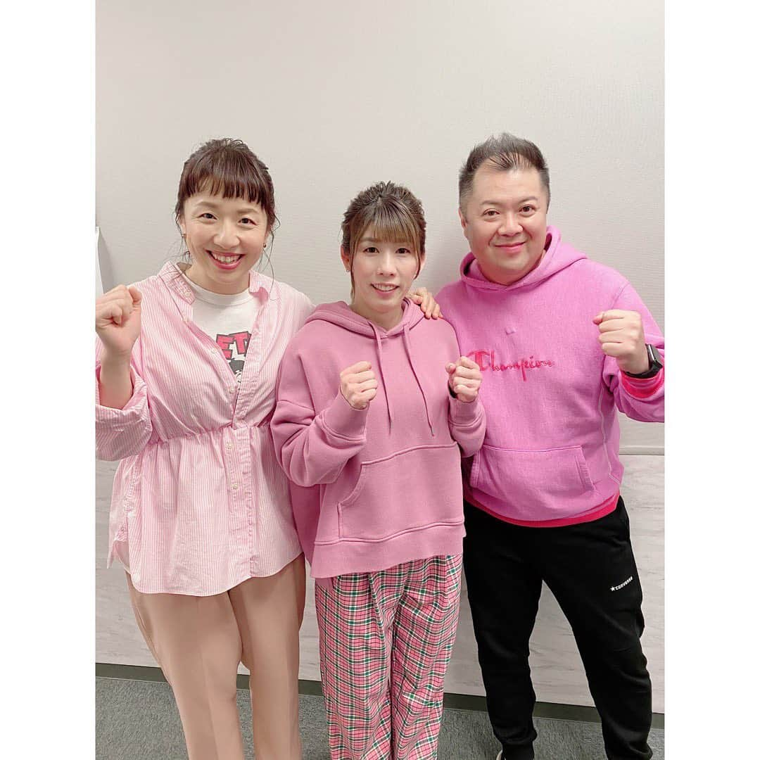 吉田沙保里さんのインスタグラム写真 - (吉田沙保里Instagram)「明日4月6日（月）よる7時から4時間！ TBS クイズ！タイムトラベラー ブラマヨの小杉さんと浜ちゃんとアスリートチームで参加しました😊 スケール感のあるセットで、笑いあり、ミラクルあり、私も久しぶりにめちゃくちゃ身体を張って頑張りましたよー🤣👍 お時間ある方はぜひ観てくださいね〜😊 #アスリートチーム #クイズ」4月5日 14時40分 - saori___yoshida