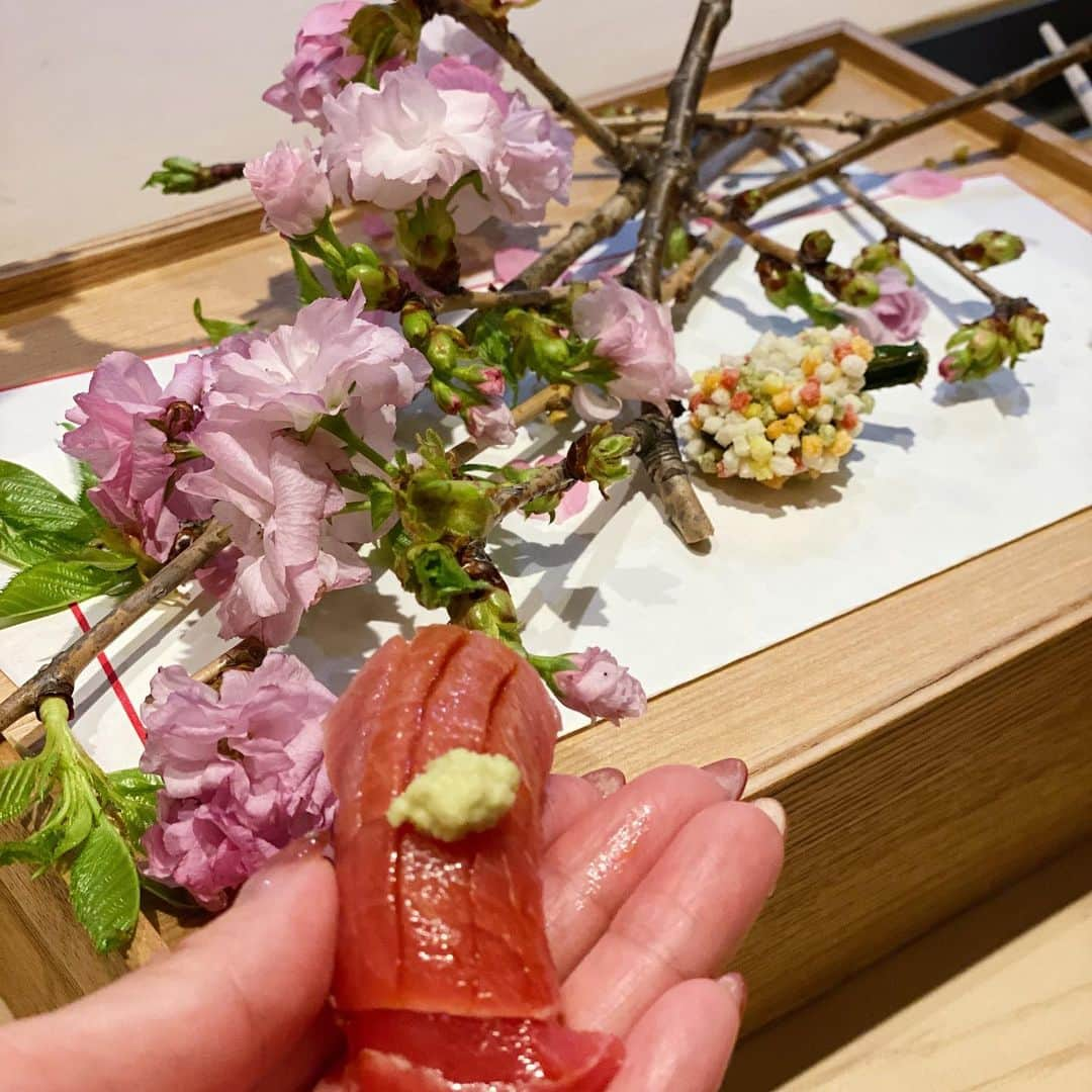 佐藤衣里子さんのインスタグラム写真 - (佐藤衣里子Instagram)「先日、和食くろぎさんに行ってきたよー🍽💞 全部美味しかったぁ❣️ 次回は半年後に予約したよ🥺 楽しみ〜❤️ #和食#くろぎ#大門#予約困難点#時差グラム#stayhome」4月5日 14時45分 - eriko0625