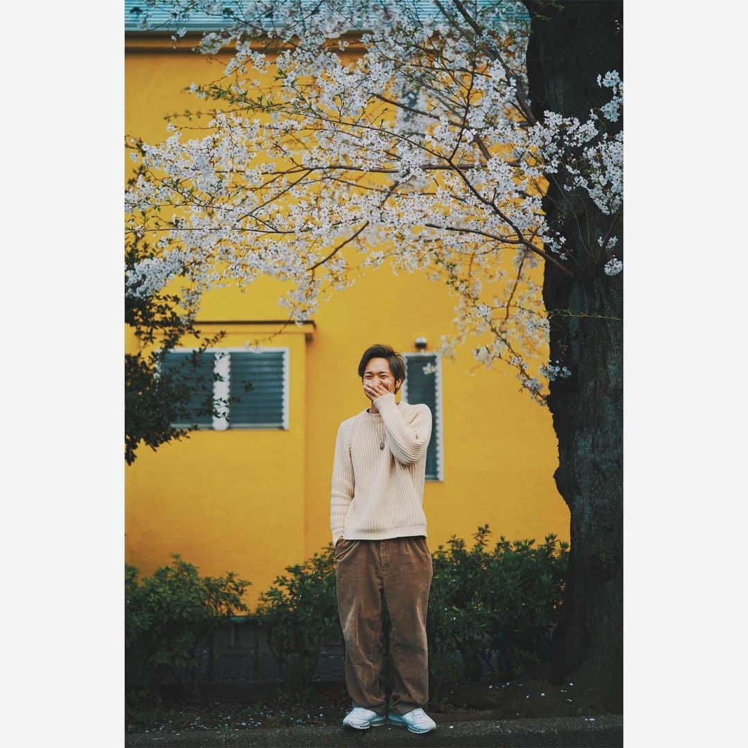 財部亮治のインスタグラム：「去年の花見の写真。早く安心して外出れるようになるといいな。」