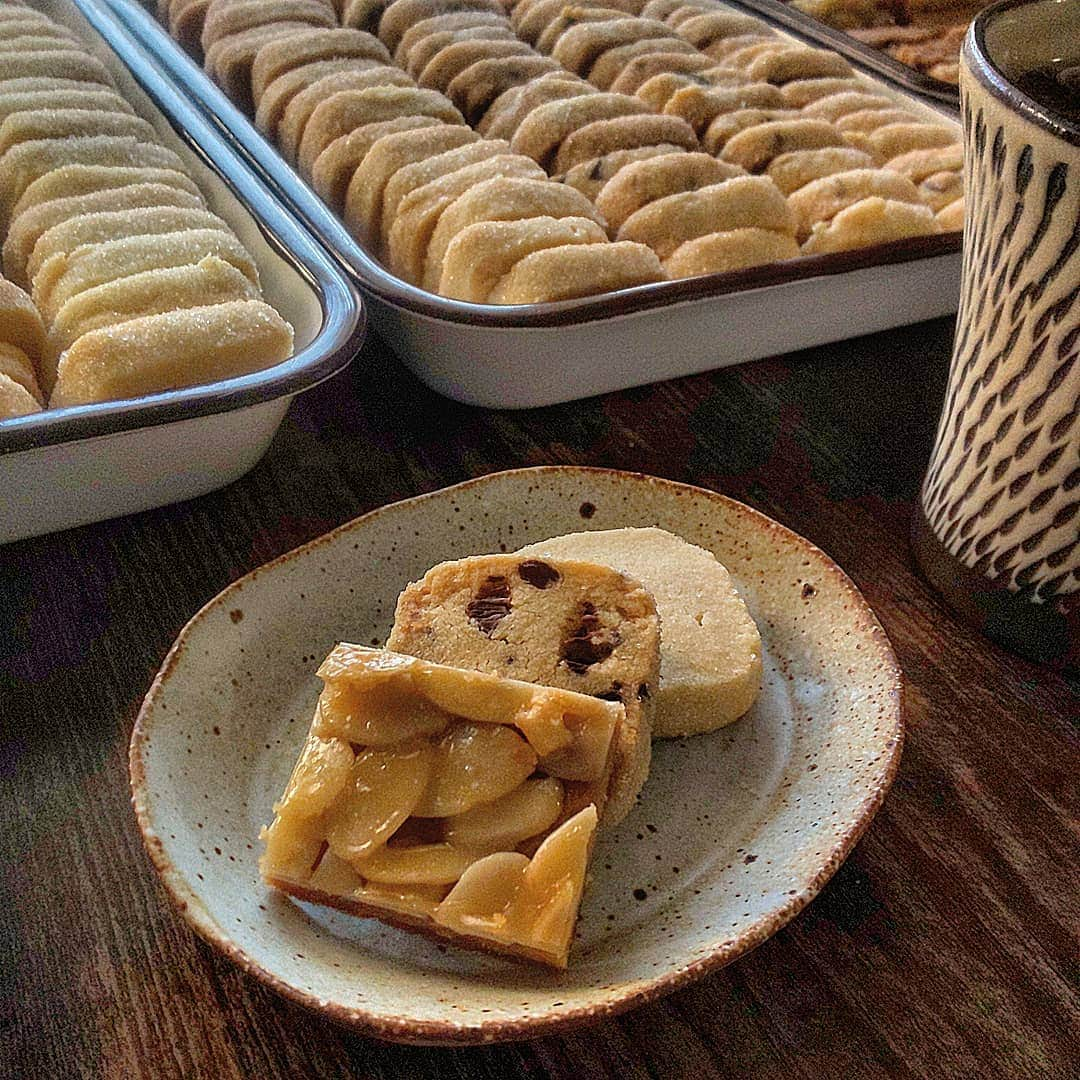 meeのインスタグラム：「おこんにちは😊 今日は朝から焼きや焼きの日🍪 久しぶりにお菓子焼いた～🎵 喜んでくれるといいな😆🙈🎶」