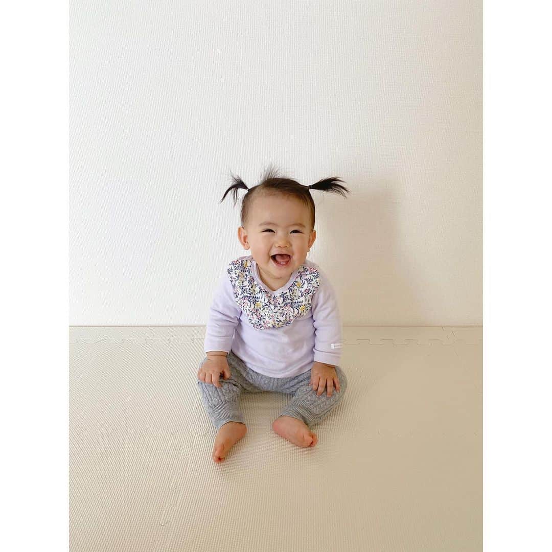 姫野れみのインスタグラム：「最近よくするツインテール👧🏻💕 前髪が伸びて目にかかっちゃうようになったので 高い位置で😂おでこの広さはママ譲りかな👩🏼♡？ ・ #baby #girl #babygirl #8months #8ヶ月 #赤ちゃん #ベビー #女の子ベビー #女の子 #ベビフル #ベビー服 #ベビモ  #赤ちゃんのいる生活 #べびすたぐらむ」
