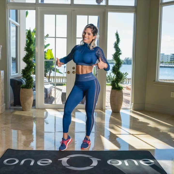 Michelle Lewinのインスタグラム：「ABS for advanced💪🏻😘 -This ab routine is for those who: ✅Did my previous beginner routine twice per week for at least 3 months (not there yet? Just keep on going, hun... You'll get there.) ✅Been training abs frequently, but since the gyms are closed, you are in the state of "and now what?" So here we go. This is a quite heavy one: 1️⃣15 repetitions / 5 sets (where of the 1st might be to find the balance) 2️⃣20 repetitions / 5 sets 3️⃣20 repetitions / 5 sets 4️⃣20 repetitions (hands behind your head) + 10 repetitions (hands on hips) / 3 sets 5️⃣12 repetitions per side / 3 sets  So... you did it? Let me know, I wanna see! Post it and tag me, this is not the most easy routine to do. Let's just agree on one thing: whenever you have been able to complete this whole routine, you have reached the status: AWESOME 👉🏻Wearing @one0one_101 👈🏻 ✅Don’t forget, if you want more home workouts with me (on the app Fitplan), then use the link in my profile here 🎥 @maitieproductions maitieproductions」