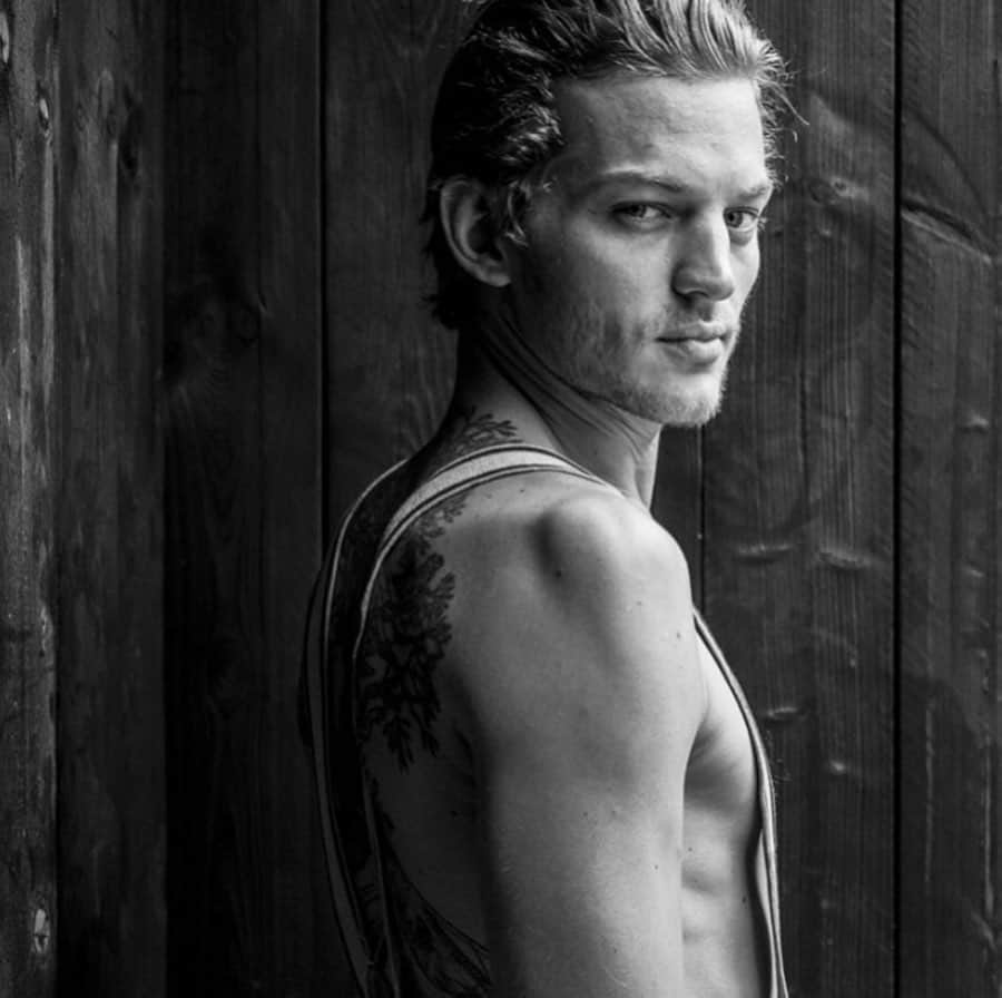 セバスティアン・ソーブのインスタグラム：「Back in black (and white) 🖤🤍 - @martin_duerr_photography 📸」