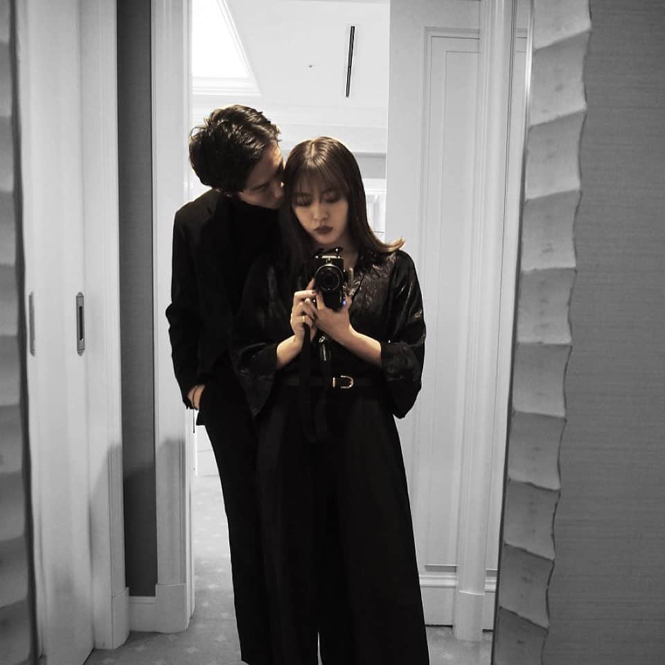 のインスタグラム：「おめかししてお出かけしたい👩🏼‍🤝‍👨🏽🖤 #hs_gram #サークルペアフォト」