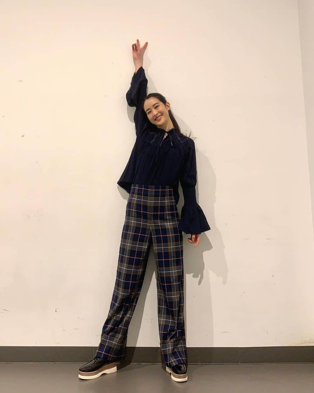 青野楓さんのインスタグラム写真 - (青野楓Instagram)「いつかの私服。 ネイビーすきだ♡ ※写真は少し前のものになります  #kaede626style #私服#frenchpave #zara#ファッション」4月5日 18時28分 - kaede626