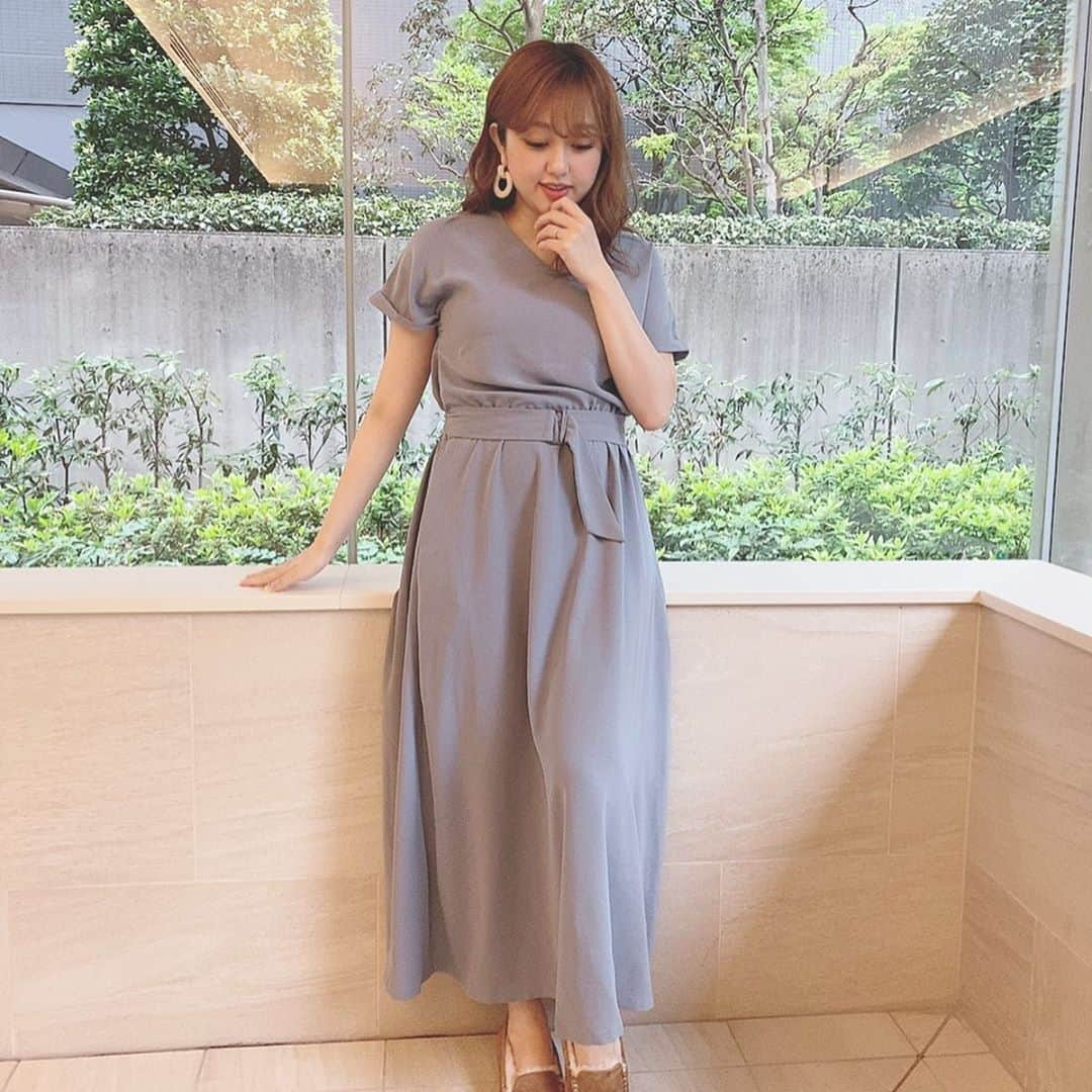 菊地亜美さんのインスタグラム写真 - (菊地亜美Instagram)「. どこにも行けないのでお家でYouTube撮影したよ🏠✨ ワンピースは @titivatejp 🍃 . 皆さん私の心配までしてくださいますが、妊娠中ということで配慮してくださり直近の収録などは全てなくなったので大丈夫です😌 ありがとうございます🧚🏻‍♀️ 今の時期大変ですが、一人一人が心掛けましょうね😷 うちももちろん不要不急以外は家にこもり、ウイルス除去は徹底的にやっています‼️ . #ootd #coordinate #titivate #titivatestyle #ティティベイト #フレンチスリーブvネックマキシワンピース #プチプラコーデ」4月5日 18時50分 - amikikuchi0905