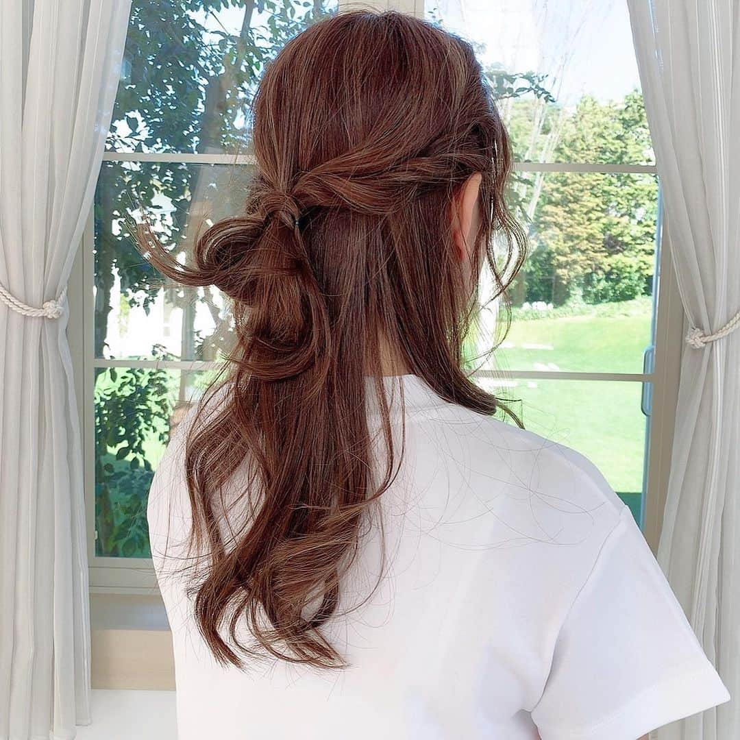 関根理紗さんのインスタグラム写真 - (関根理紗Instagram)「ヘアアレンジたまにするとかなりイメチェンするよね🥰✌️ 詳しくは動画でやってます✌️ #簡単ヘアアレンジ　#ヘアアレンジ」4月5日 19時10分 - sekine.risa