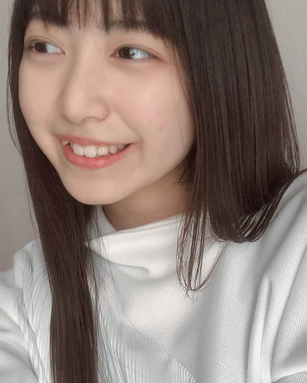 吉田莉桜さんのインスタグラム写真 - (吉田莉桜Instagram)「定期的にしている酸熱トリートメントをしました💇‍♀️💇‍♀️ もう、すっごいサラサラになるから酸熱はやめられない！笑 ・ ・ 今日もサラサラにして頂きありがとうございました！ 前髪も伸びたので少し切ってもらった！！ #酸熱トリートメント #サラサラヘアー #ストレートヘア」4月5日 19時29分 - yoshida_rio_official