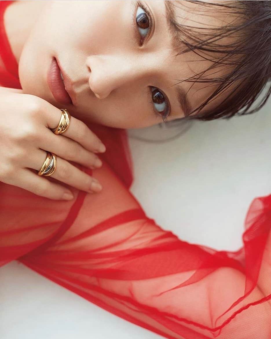 吉岡里帆 　ファンアカウントのインスタグラム：「🍓 #吉岡里帆 #rihoyoshioka」
