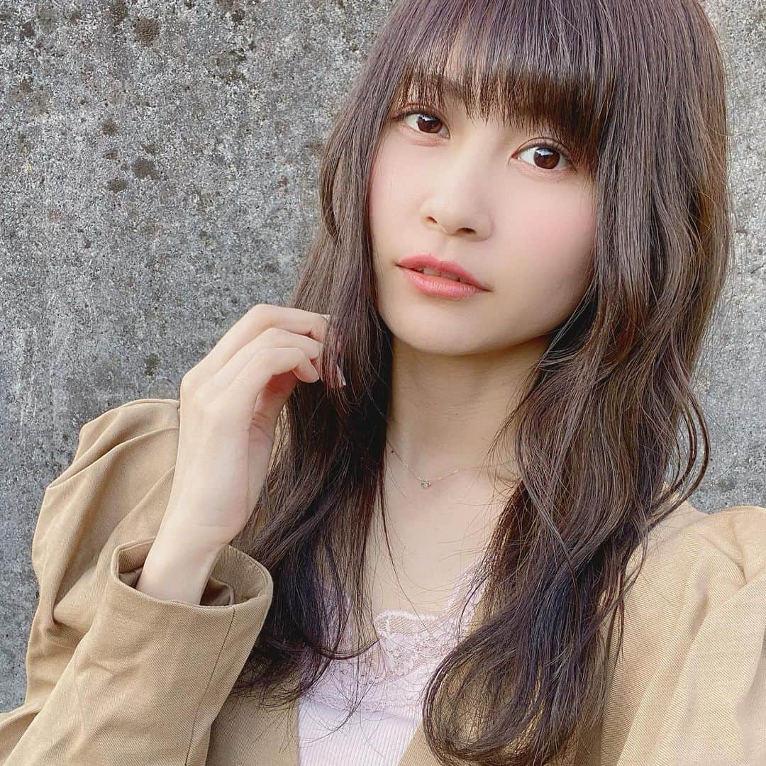 金澤有希さんのインスタグラム写真 - (金澤有希Instagram)「自分では出来ない巻き巻き！ メイクさんとか美容師さんとか 本当に凄いなぁって。。 ・ ・ 撮り溜め写真を一生懸命探す毎日だよ。。 ・ ・ #巻き髪 #ヘアアレンジ #春服 #zara」4月5日 20時43分 - yuuki_kanazawa0501