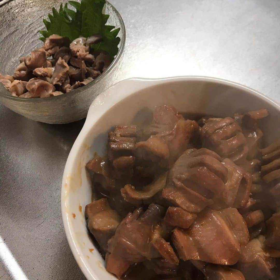 菊地浩輔さんのインスタグラム写真 - (菊地浩輔Instagram)「#砂肝 #焼肉のタレ炒め #ポン酢和え １つの食材で、2通りの楽しみ！ アテに最高です！ と思ってたら 子供達に持ってかれた。 なんだろか。」4月5日 20時48分 - okikusaaan