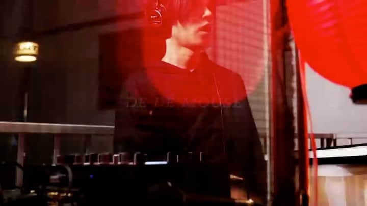 DE DE MOUSEのインスタグラム：「Amen Jungle → Piano on balcony ♫Getup (unreleased) → Muddy Water Waltz  #dédémouse #dedemouse #デデマウス #電電鼠」
