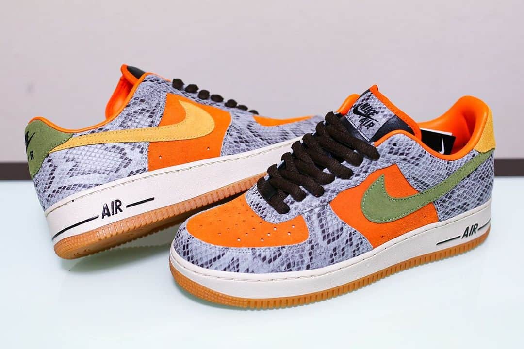 SneakerBox.jpのインスタグラム：「🌿Safari🍂 Air Max 1やDunk SB、Lebronなどで展開されてるatmosのSafariカラーをサンプリング🔥 と意気揚々に待ちわびたBy You。 比較するとかなり色味が違いますが、これはこれで👍 Thanks @tetomei7739 🙇🏻‍♂️ #nikebyyou  #nike  #nikeairforce1  #nikeairforceid  #nikeid  #nikeidcreatives  #af1  #teamaf1  #nicekicks  #complexsneakers  #complexkicks  #kickstagram  #dailykicks  #solecollector  #sneakers  #sneakersaddict  #sneakerhead  #airforce1id #sneakerbox #atmostokyo  #airmax1 #airmaxkicks  #airmaxclub  #snkrs  #airmaxalways #atmos」