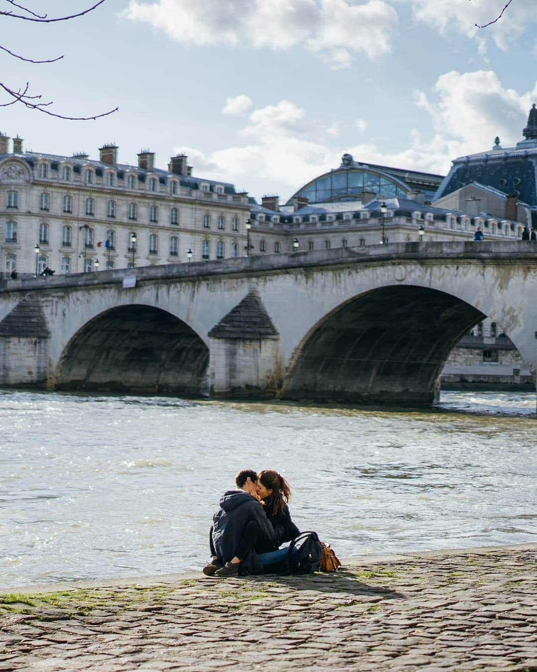 VuTheara Khamさんのインスタグラム写真 - (VuTheara KhamInstagram)「Paris and Lovers 💏 It's series of candid shots taken in Paris these last years. #stayathome」4月5日 21時51分 - vutheara