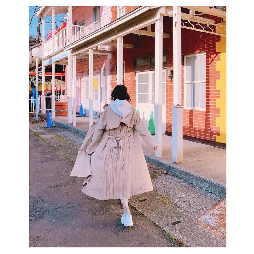 辻野かなみのインスタグラム：「❤︎﻿ ﻿ ﻿ 👗#かなみしふく﻿ ﻿ ﻿ 春コート⸜❤︎⸝﻿ ﻿ トレンチコート💟﻿ ﻿ 後ろがお気に入り✨﻿ ﻿ ﻿ ﻿ ﻿ #トレンチコート ﻿ 前にとき宣でコラボさせて頂いた﻿ #SPINNS で購入☺︎﻿ ﻿ パーカー#UNIQLO﻿ スカート 韓国で購入﻿ ﻿ ﻿ #ファッション#私服 #春﻿ #instagood #instalike #followme」