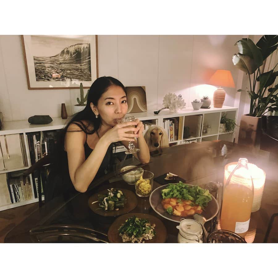 のインスタグラム：「ここ数日の自炊が続いていたので、今夜は大好きな恵比寿のレストラン「Sel Sal Sale 」の @masahirohamaguchi にお惣菜をお願いしちゃいました😆🙏🏻✨ @cookpad_official  の子供たちのクッキングバトルで審査員をご一緒してからのご縁で☺️ なんと！！3品一人前¥500という😭🙏🏻♥️ 前日に予約をすればどなたでもテイクアウト購入できます👍🏻 お店のご近所にお住まいの方。都内にお住まいで車で移動できる方は是非🕊🕊🕊 美味しかった❤️ ありがとう〜☺️🙏🏻✨ #恵比寿の台所　#愛のある1日を #至福　　Back Musicは　#billwithers の　#LoveryDay ♪」