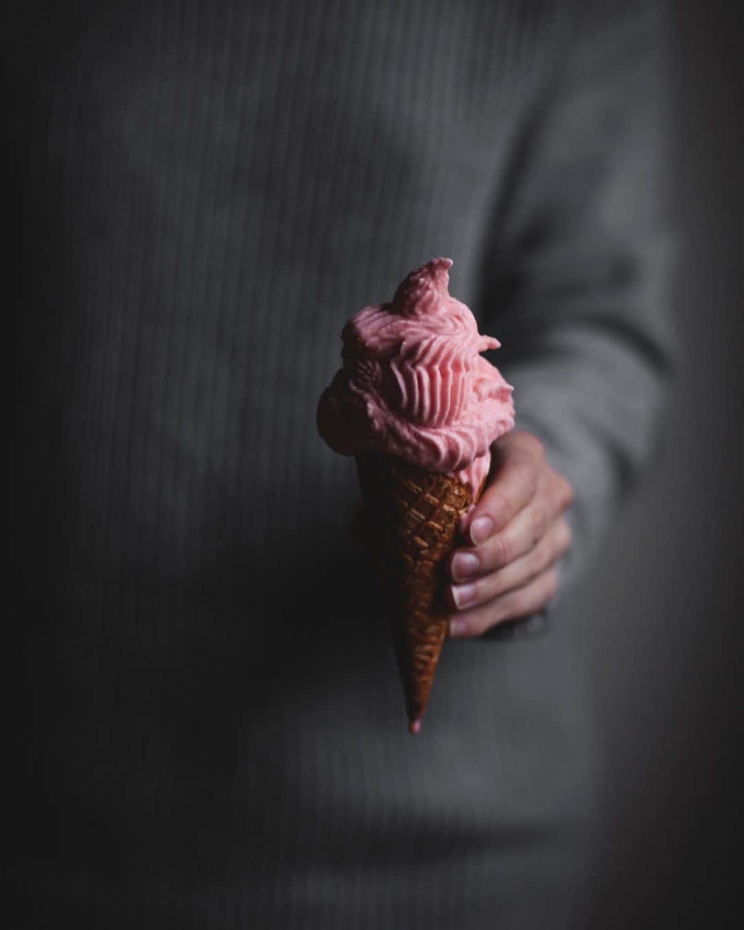 Linda Lomelinoさんのインスタグラム写真 - (Linda LomelinoInstagram)「Guys!! Guess what? I created presets for Lightroom and Camera Raw! Made for nature and dark food photography and they are now for sale on my site -lindalomelino.com. I seriously couldn’t be more happy with them! I’ve been working on this for months - making the presets the best they can be, creating videos, an installation guide and a pdf and testing them on a few friends 🥳 They are now ready for you too! There are three sets - two smaller collections with 5 in each, one with Nature presets and one with Dark Food presets. And one Full Collection with 15 presets which includes both the Dark food and Nature presets. Also included is an alternative way of editing - with profiles (I’ll show you in stories). Swipe for some before and afters. I’ll also post more in Stories if you’re interested. Link to the presets in my profile - 10% off until Friday 🥰 Hope you like them!  #camerarawpresets #lightroompresets #photopresets」4月5日 23時17分 - linda_lomelino